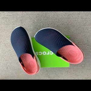 Unisex crocs Navy and Melon size 9 women’s7 men’s